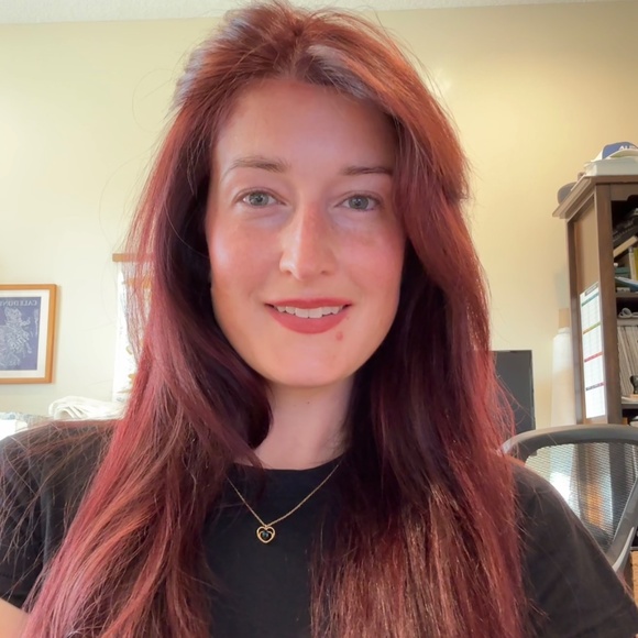 Meet your Posher, Nicole - Picture 2 of 2